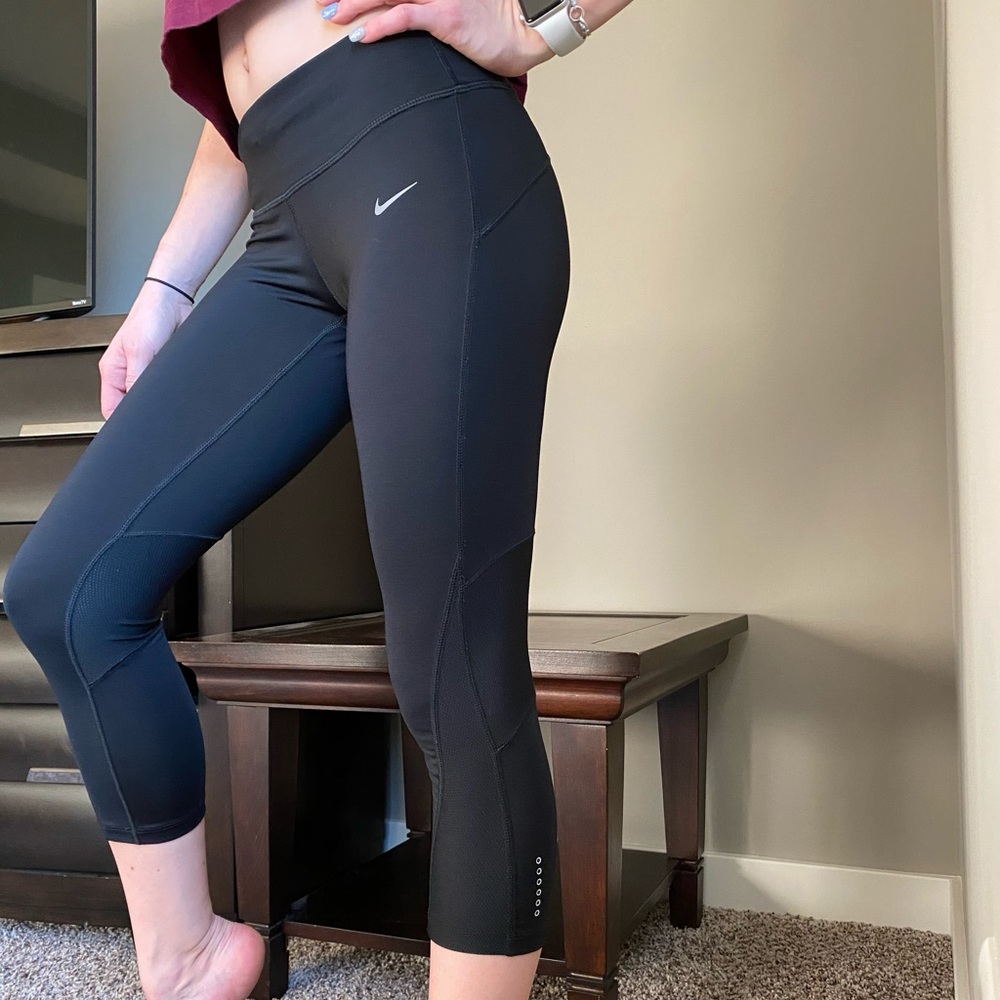 NIKE Dri-Fit crop leggings | back zip pocket - EUC